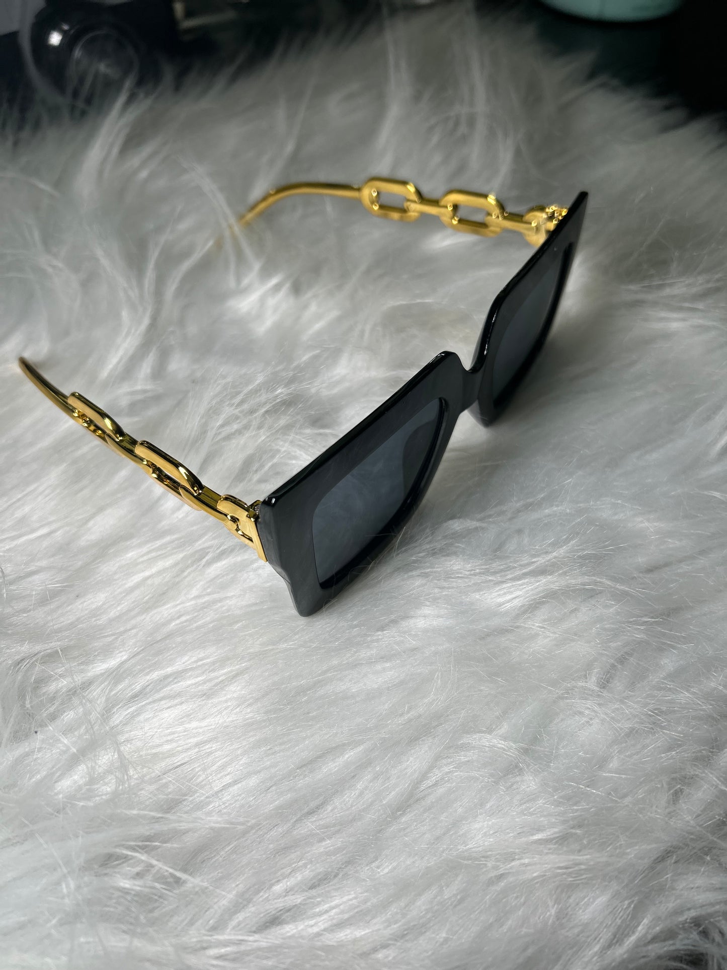 Black (Sunglasses)
