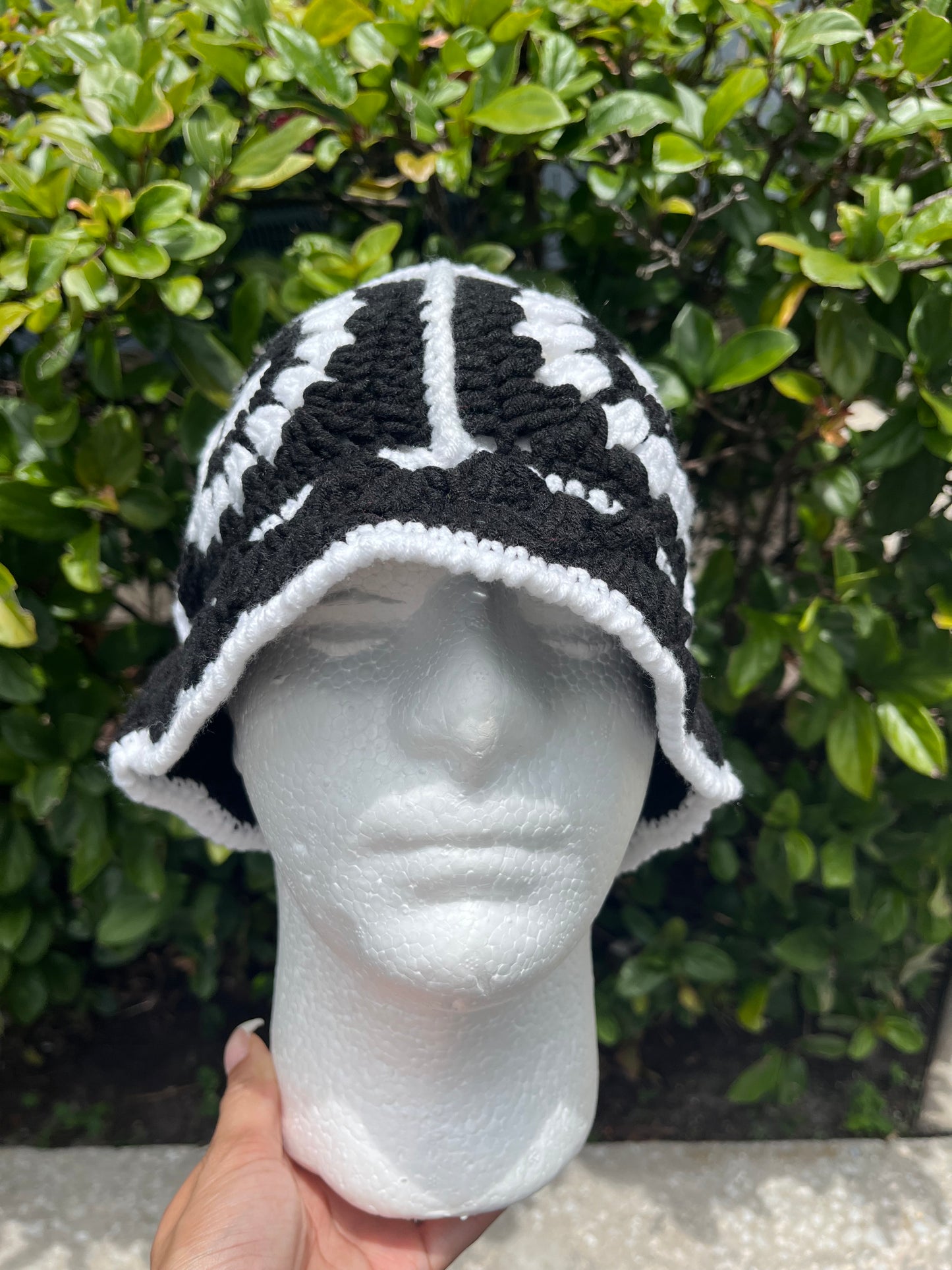Black/White Daisy Bucket Hat