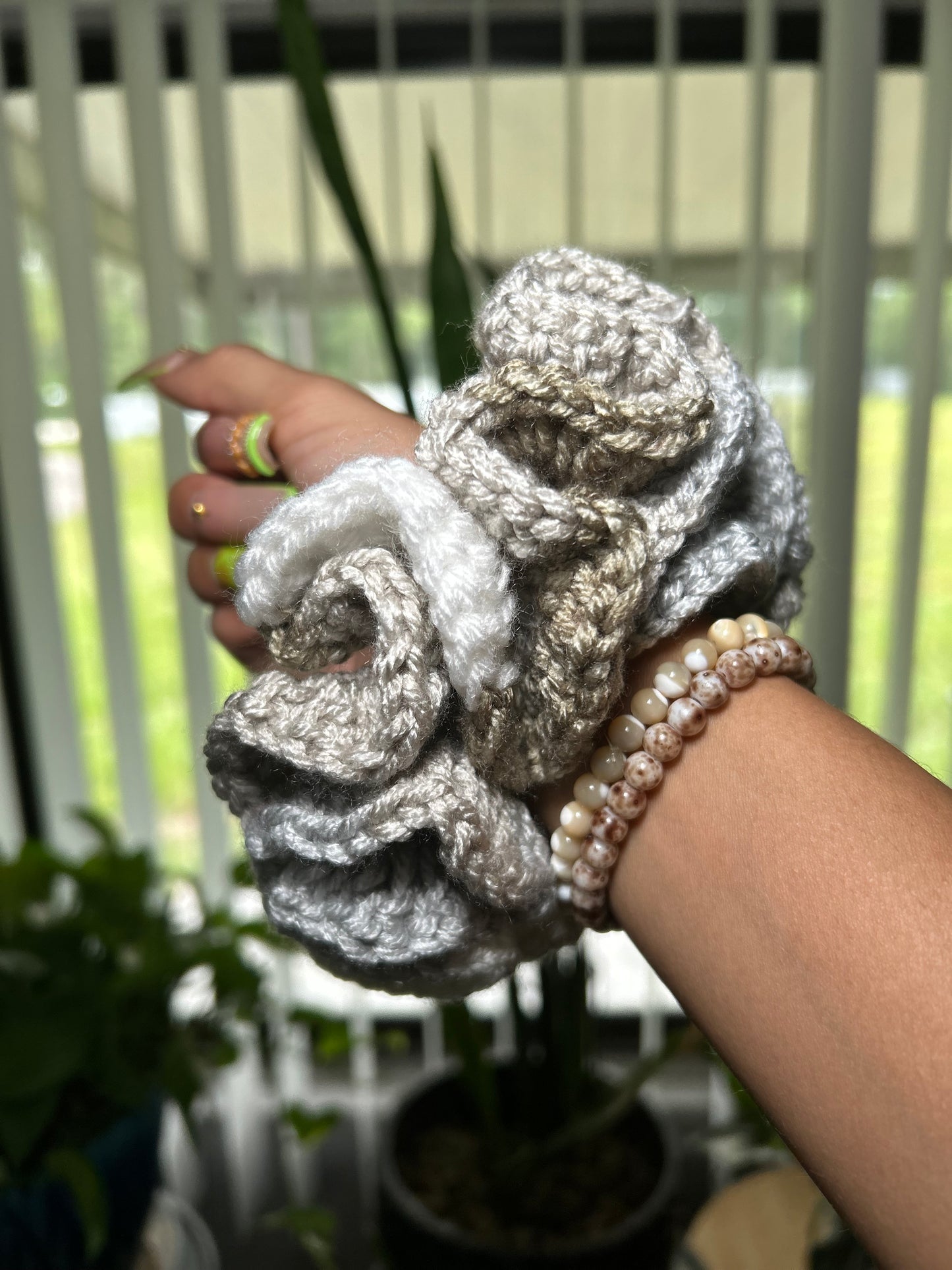 Sandy (Scrunchie)