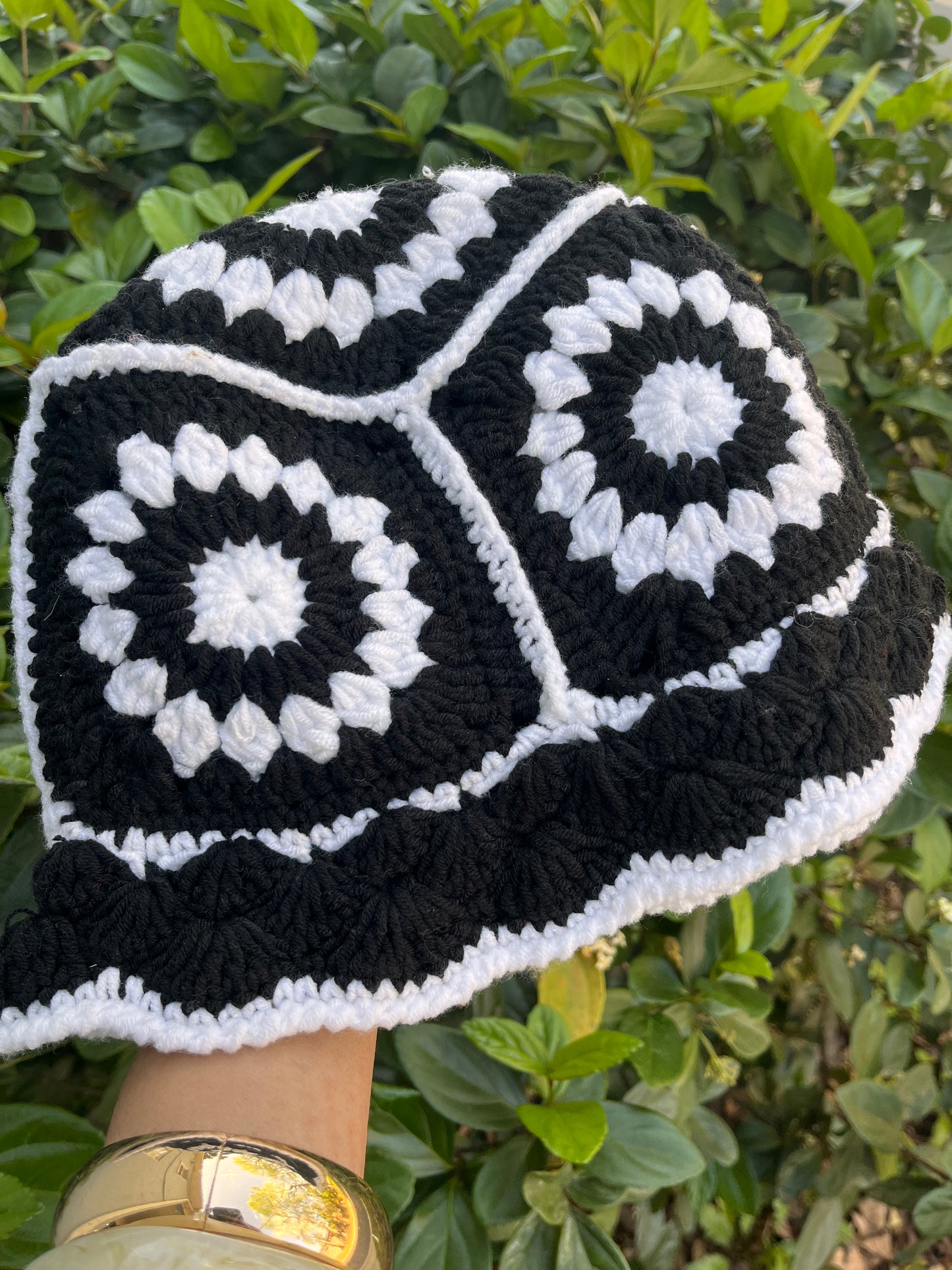 Black/White Daisy Bucket Hat