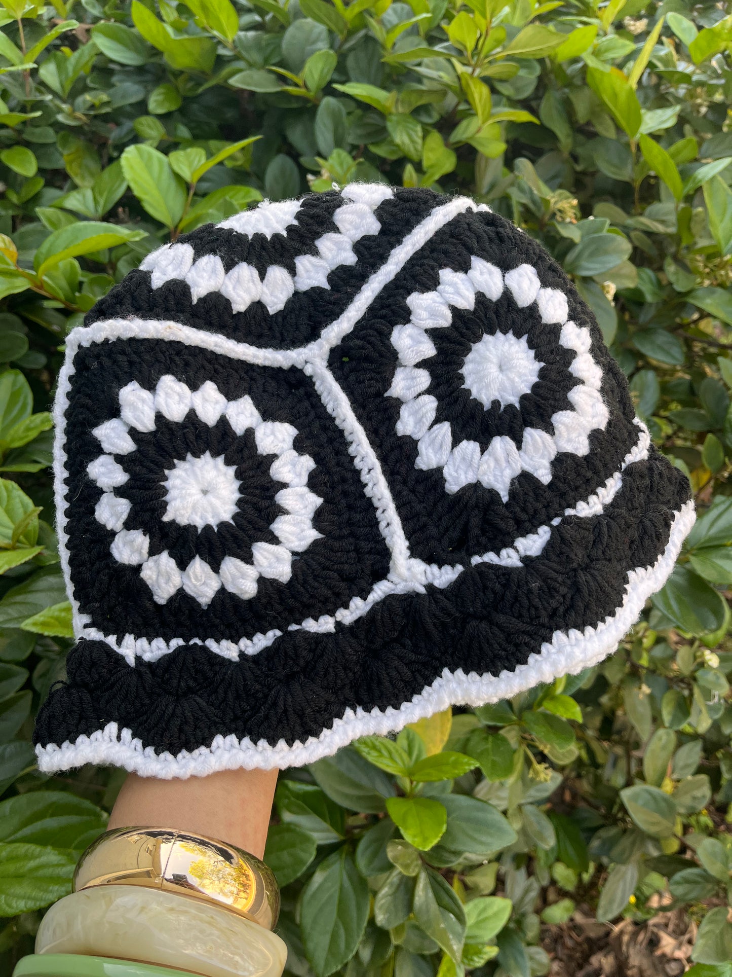 Black/White Daisy Bucket Hat