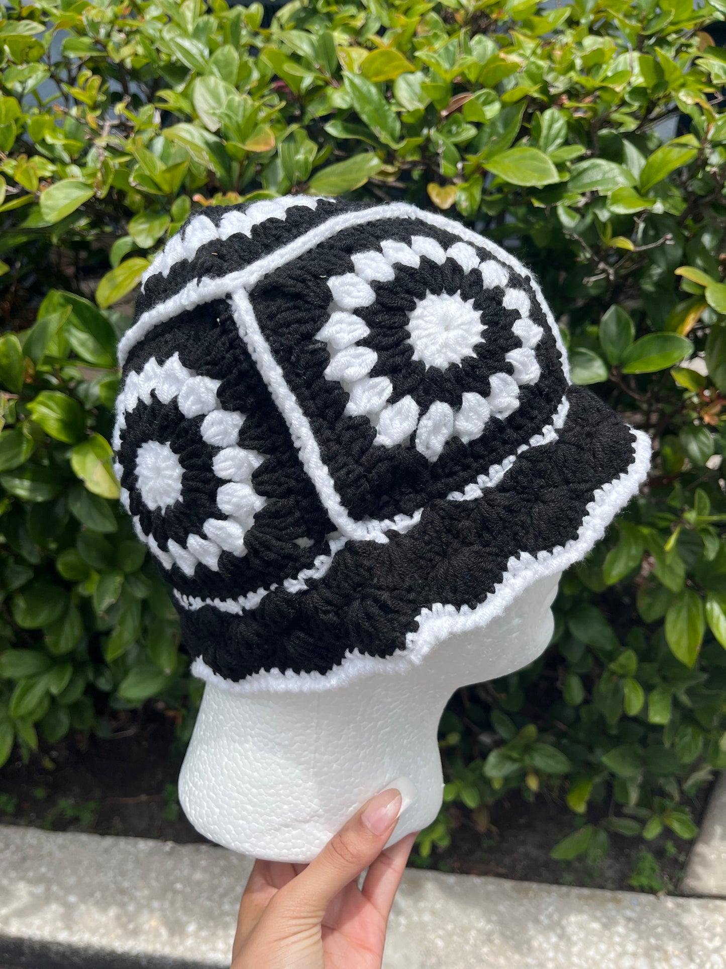 Black/White Daisy Bucket Hat