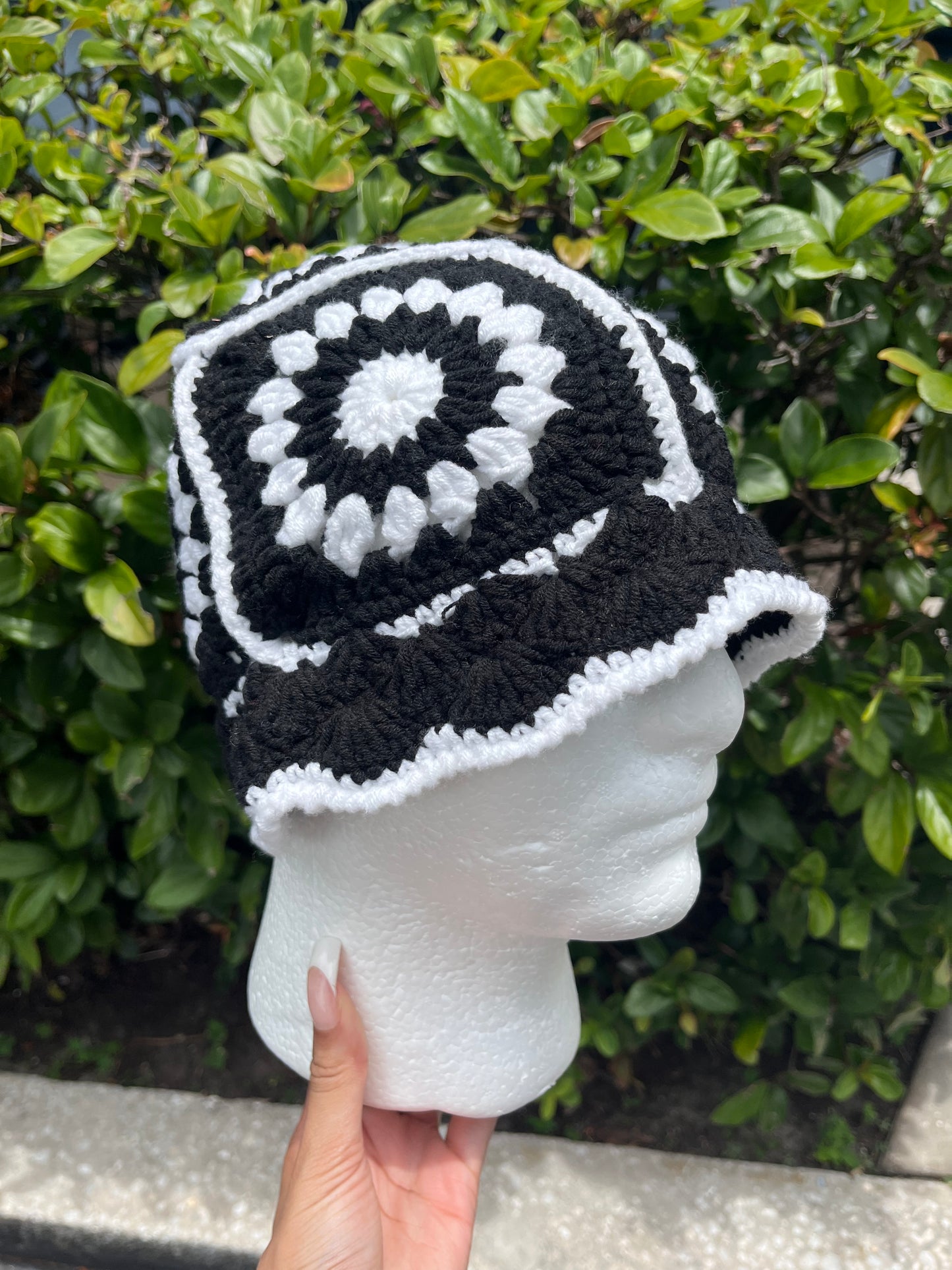 Black/White Daisy Bucket Hat