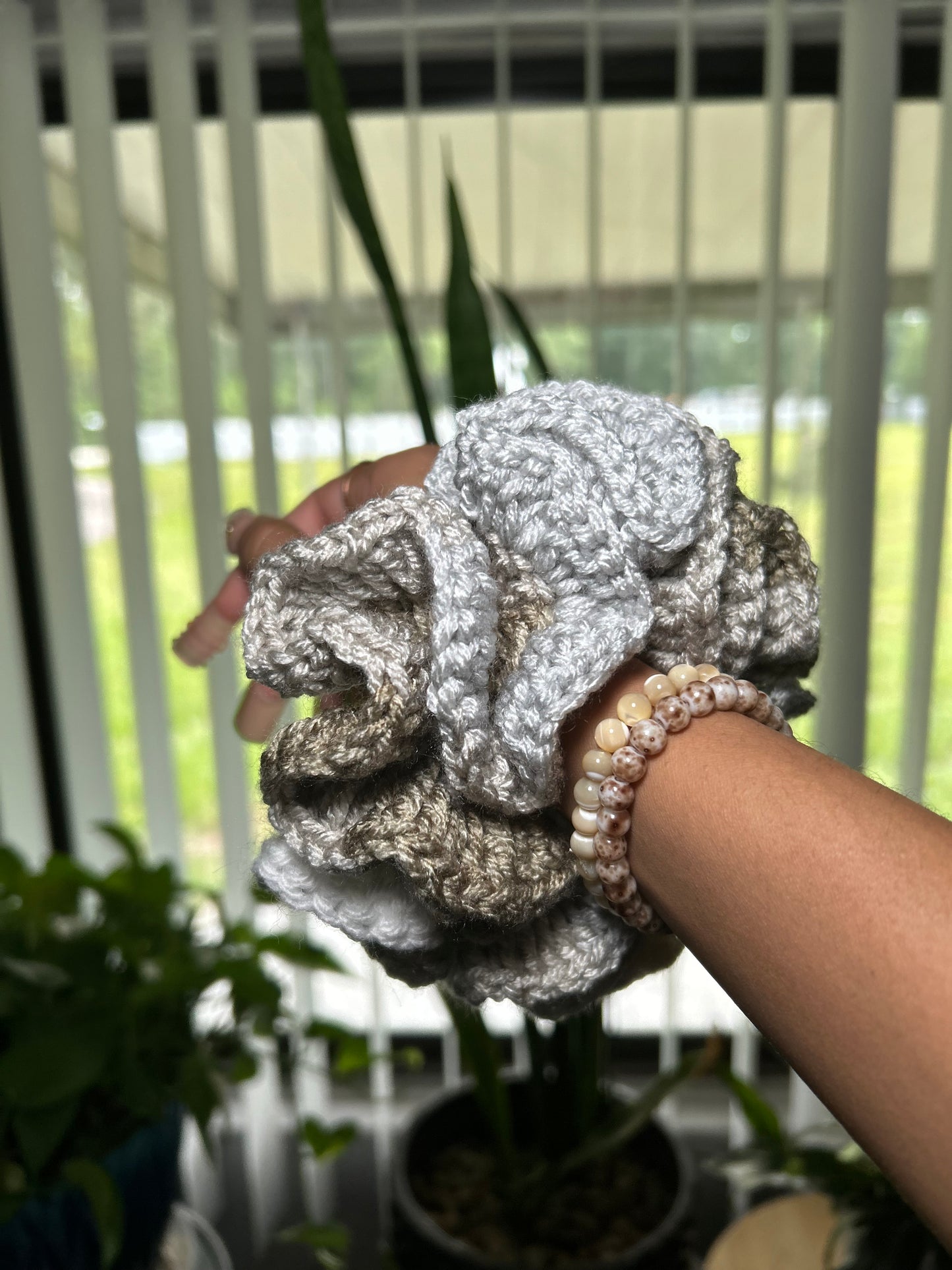 Sandy (Scrunchie)