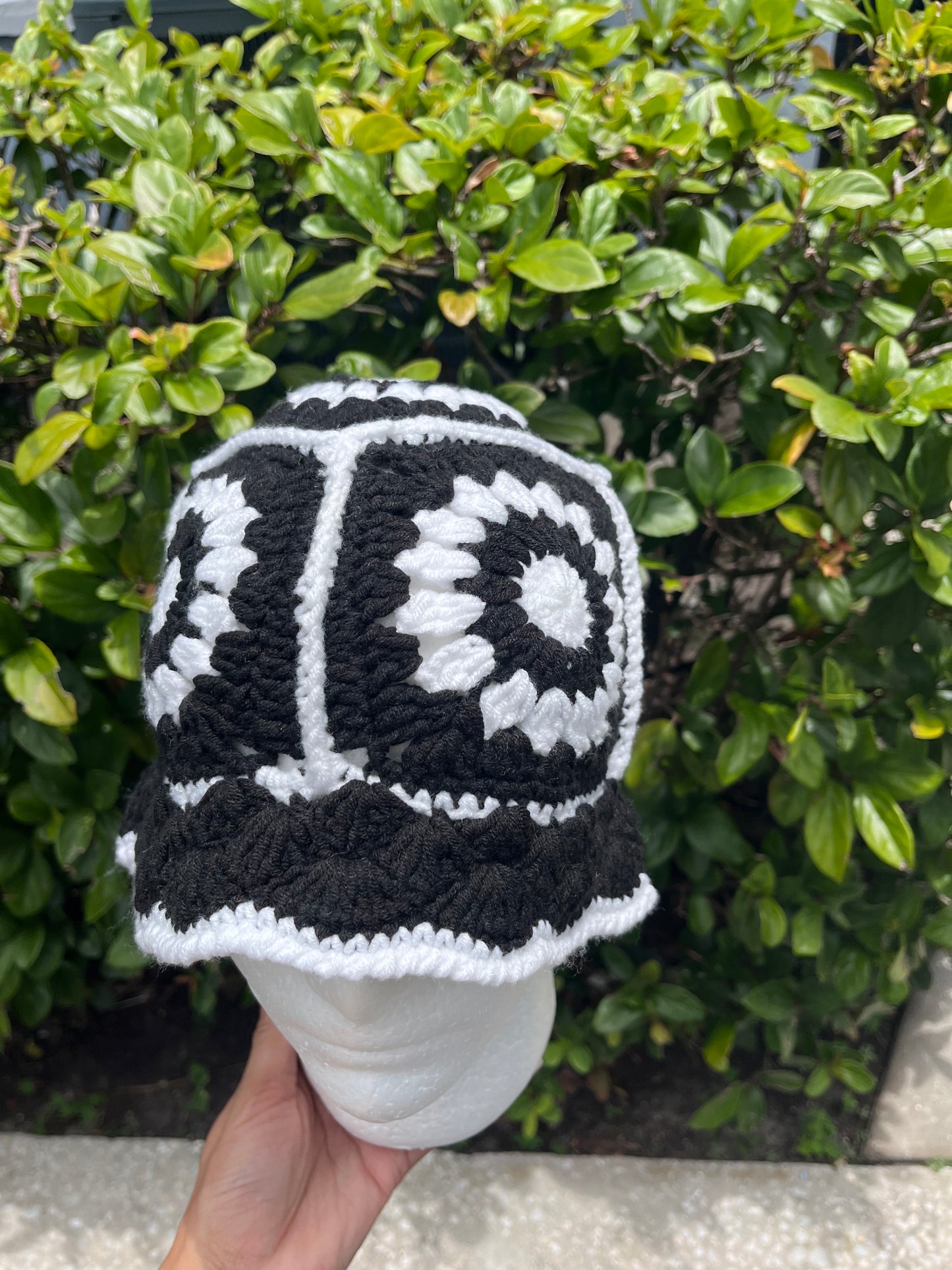 Black/White Daisy Bucket Hat