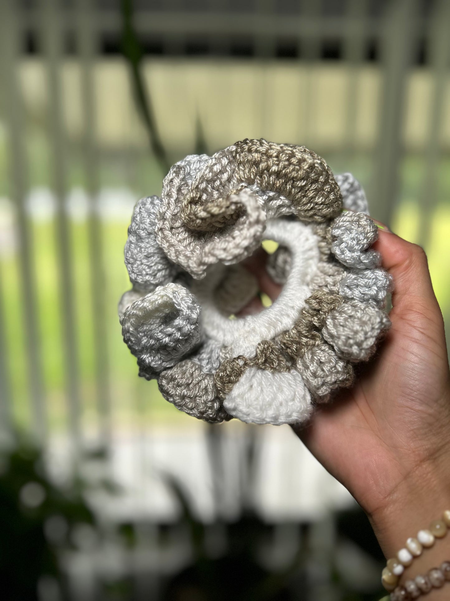 Sandy (Scrunchie)