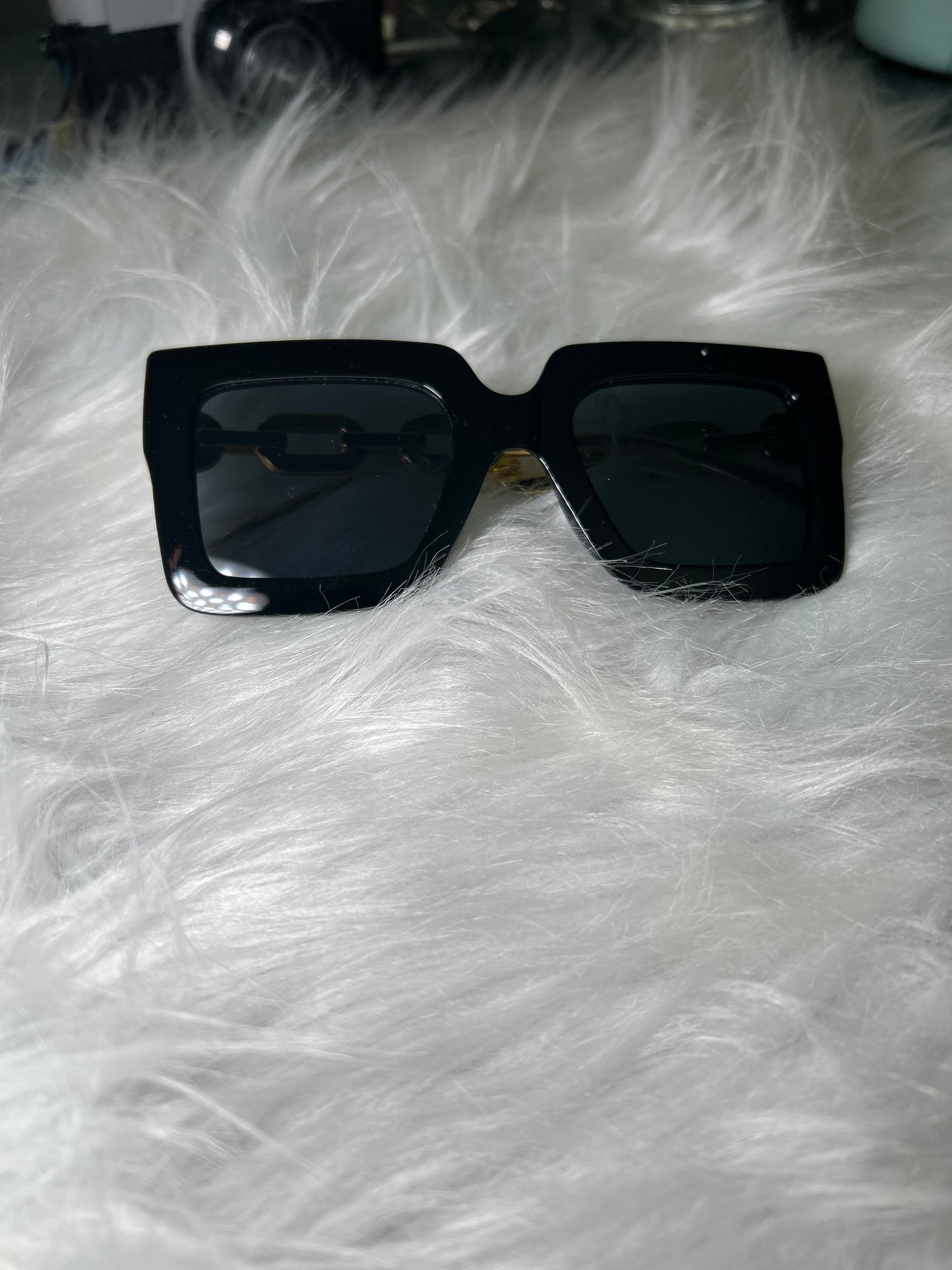 Black (Sunglasses)