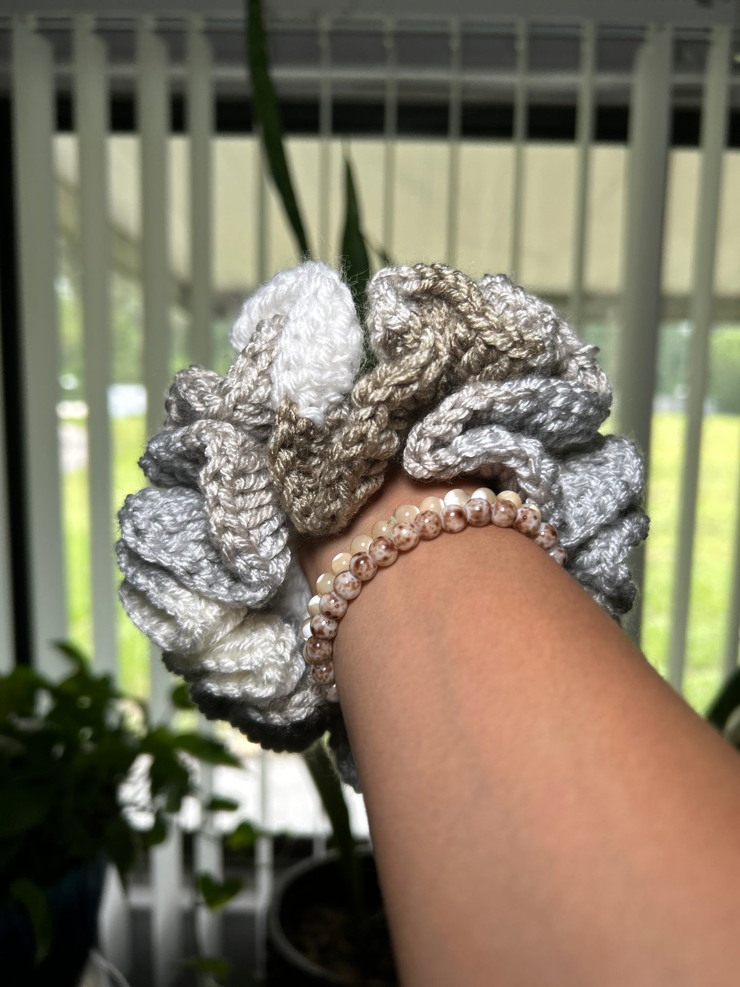 Sandy (Scrunchie)