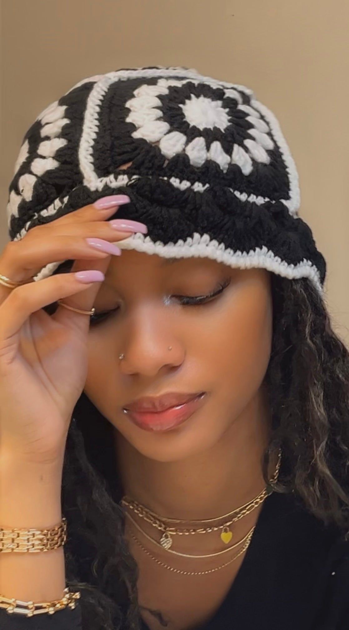 Black/White Daisy Bucket Hat